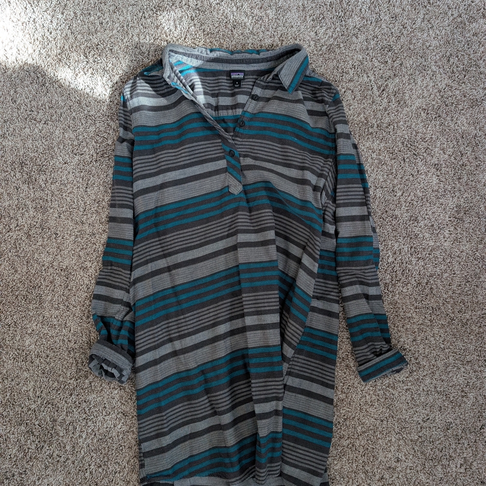 Patagonia Gray and Teal Striped Henley
